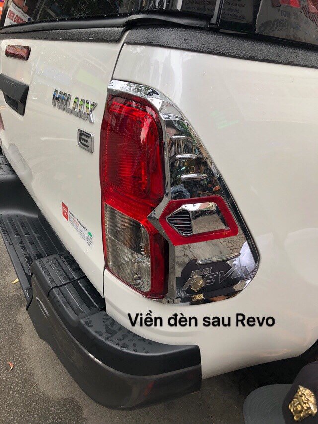 Viền đèn sau xe Hilux Revo - Đồ chơi lắp đặt thêm cho Hilux Revo